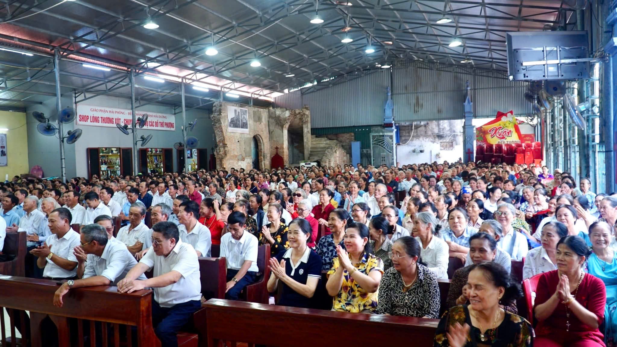 Giáo hạt Nam Am hành hương kính viếng các Thánh Tử Đạo Hải Dương